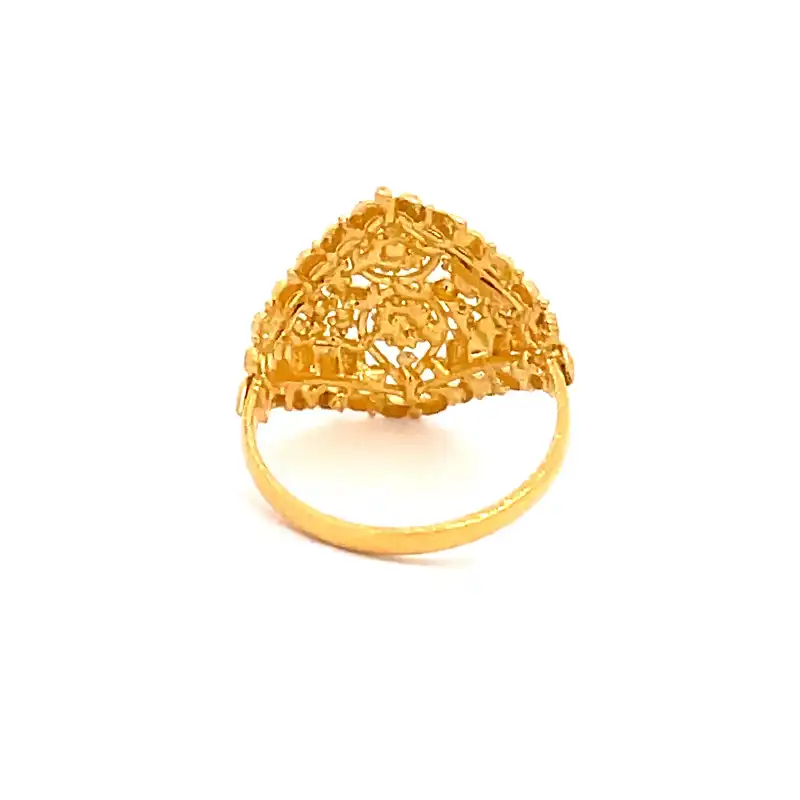 A floral renion - 22 Karat Yellow Gold Ring